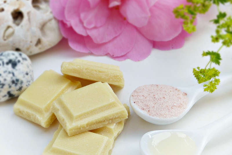 TESTA, CUORE E FONDO: LA COMPOSIZIONE DEL PROFUMO